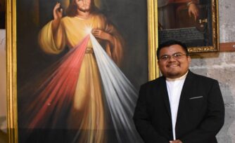 El hijo rebelde que se volvió sacerdote