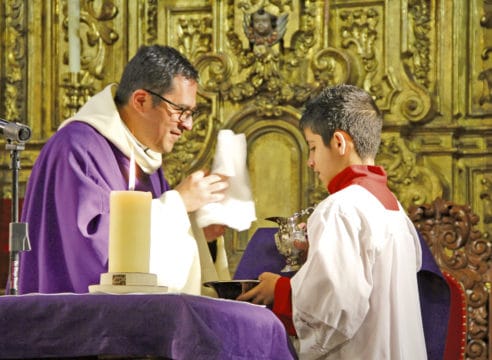 Santiago, el monaguillo que retó al autismo