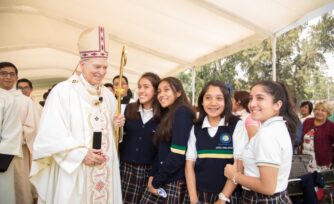 Cardenal: Platicar con el Espíritu Santo, más fácil que usar WhatsApp