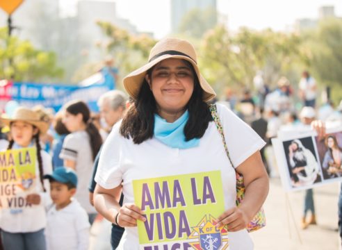 A favor de la mujer y de la vida