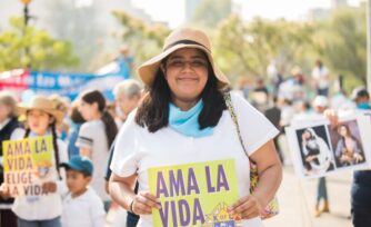 A favor de la mujer y de la vida