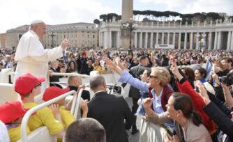 Papa Francisco: Pidamos a Dios ser testigos misioneros de su amor