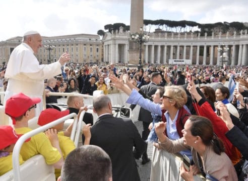 Papa Francisco: Pidamos a Dios ser testigos misioneros de su amor