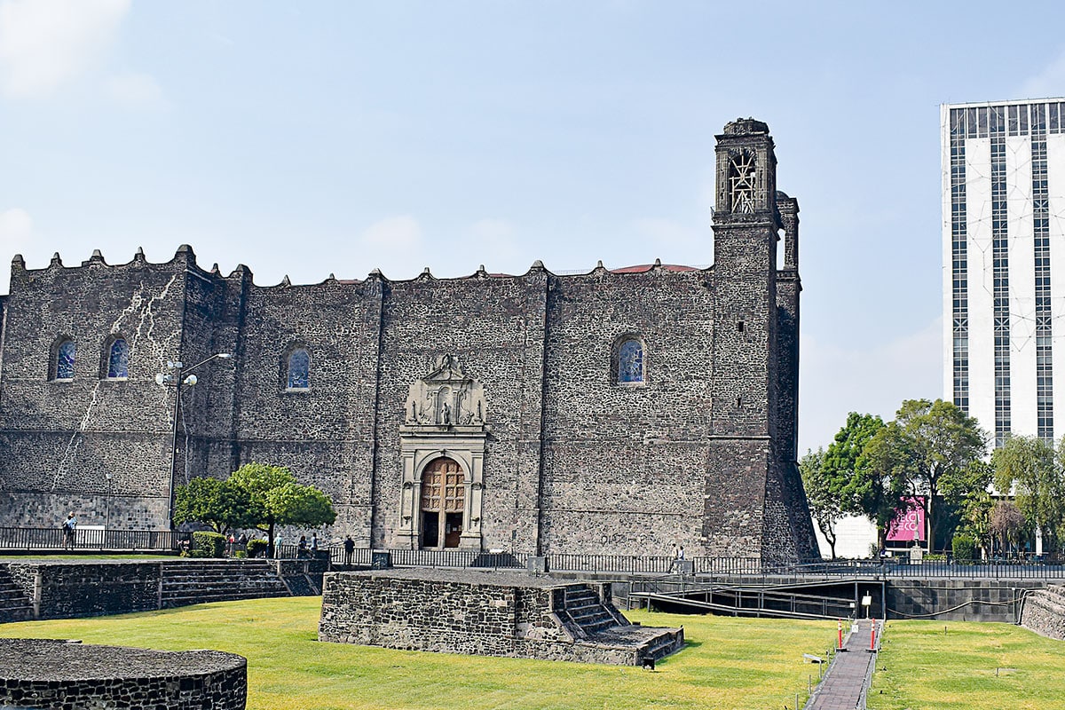 La Parroquia de Santiago Apóstol, en Tlatelolco. 