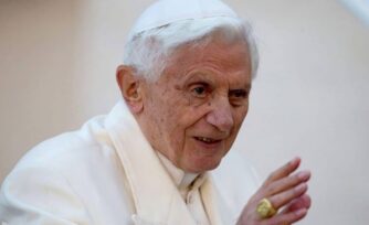 El Papa Benedicto XVI visitó de sorpresa los Castillos Romanos