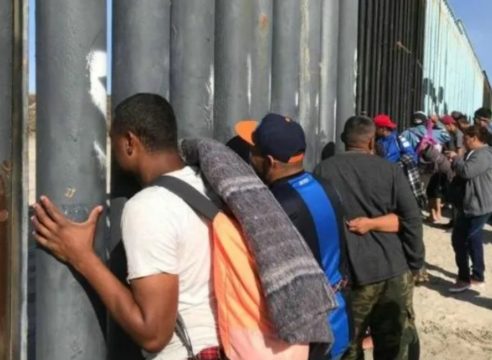 Denuncia la CEM trato indigno de México a migrantes