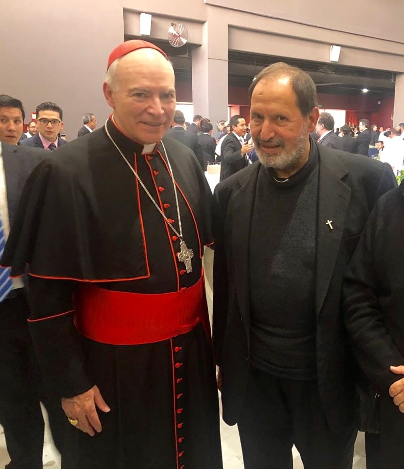 El padre Yaacoub con el Cardenal Carlos Aguiar.