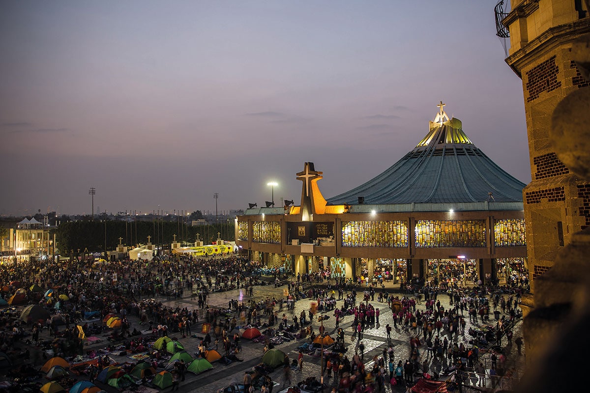 Peregrinos acampan en la Plaza Mariana de la Basílica de Guadalupe. Foto: Ricardo Sánchez