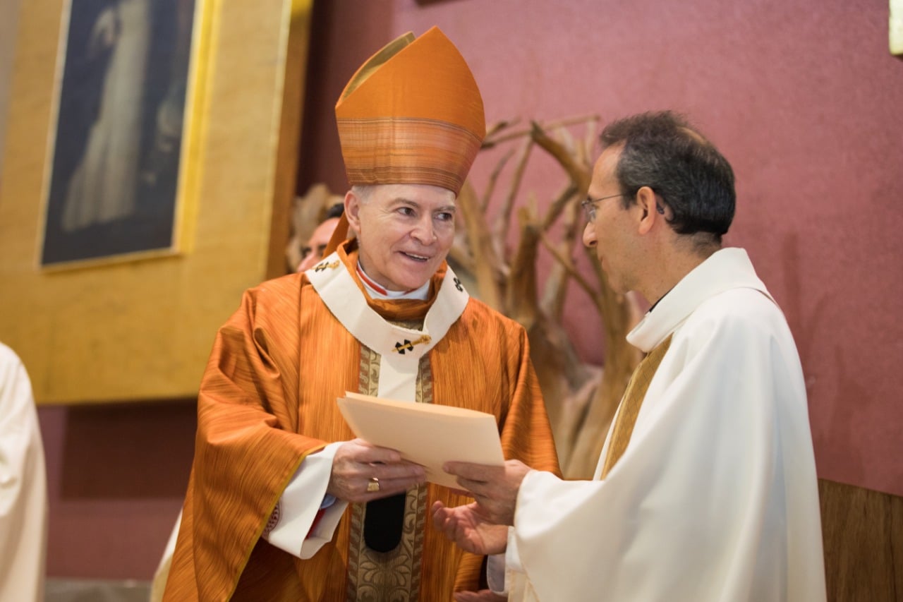 El Cardenal Carlos Aguiar y el padre Pablo Monjaraz. Foto: María Langarica