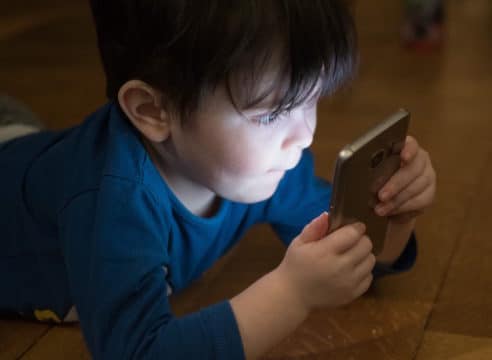 ¿Cuál es la mejor edad para darle un celular a los niños?