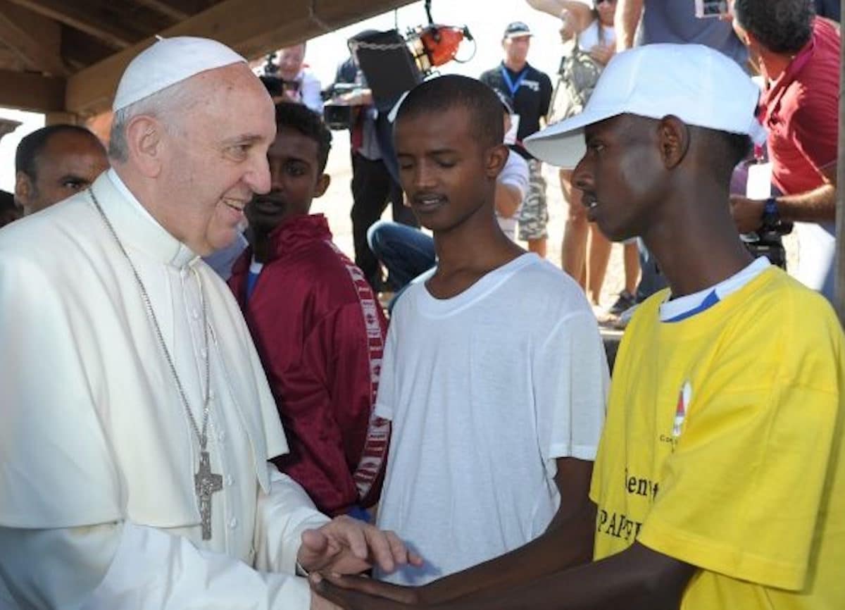 El Papa Francisco durante su visita a Lampedusa el 8 de julio 2013. Foto: Vatican Media