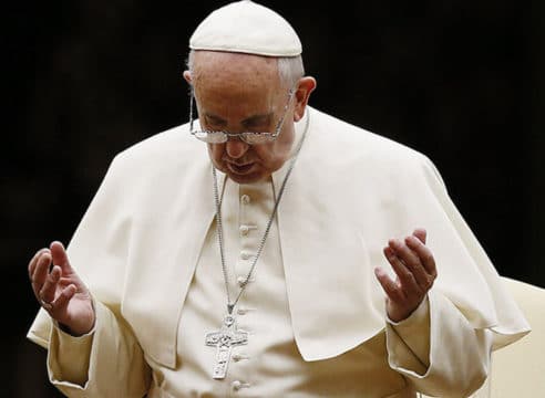 Papa Francisco pide rezar por las víctimas de trata y prostitución forzada