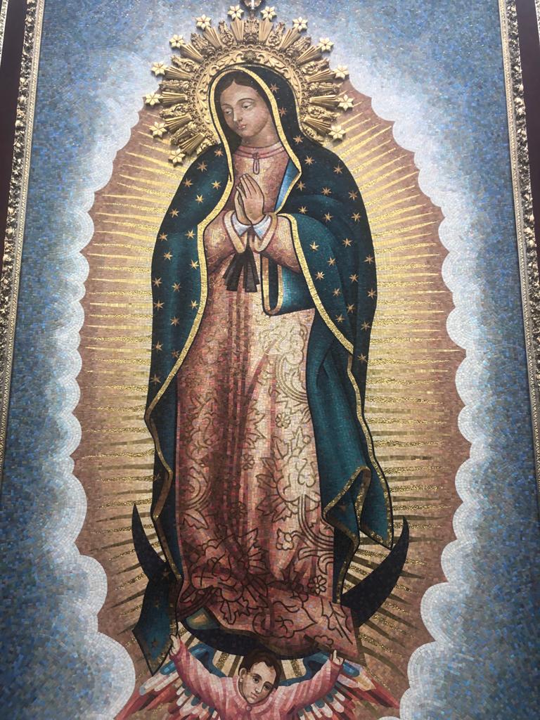 El mural de la Virgen de Guadalupe en la Catedral de Cristo.