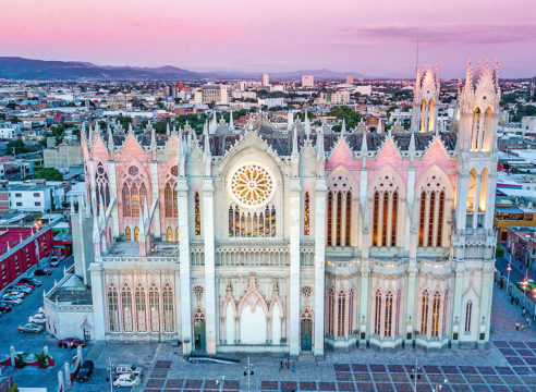 El Templo Expiatorio de León, la pequeña 'Notre Dame' de México