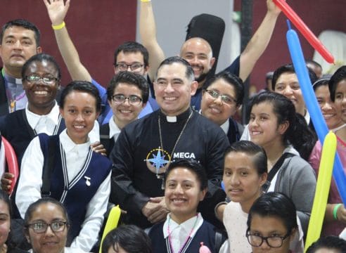 Cientos celebran el Día Nacional del Joven Católico en Basílica