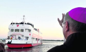 Barco Papa Francisco, el hospital móvil para los más necesitados