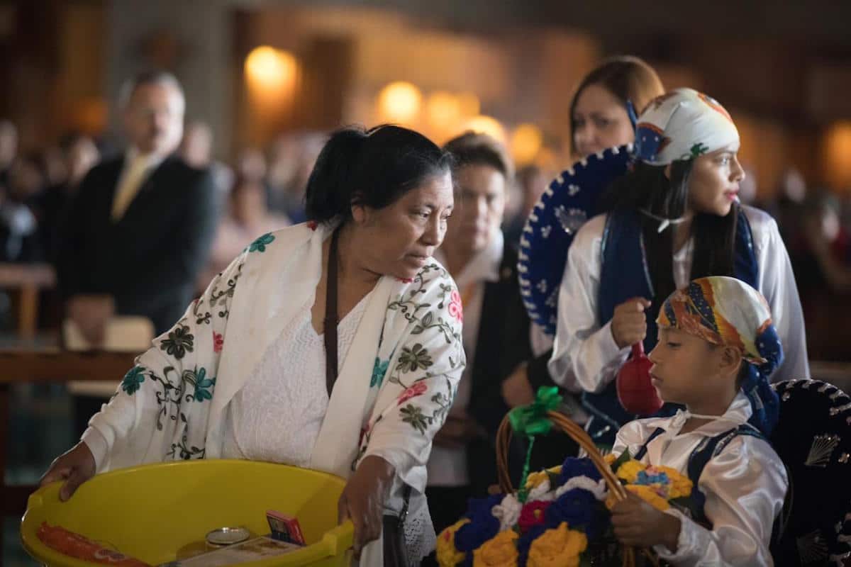 Peregrinos de la Arquidiócesis de Monterrey en la Basílica de Guadalupe. Foto: María Langarica