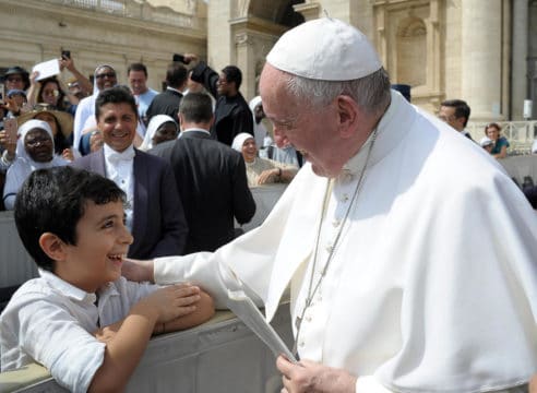 El Papa nos invita a obedecer a Dios antes que a los hombres