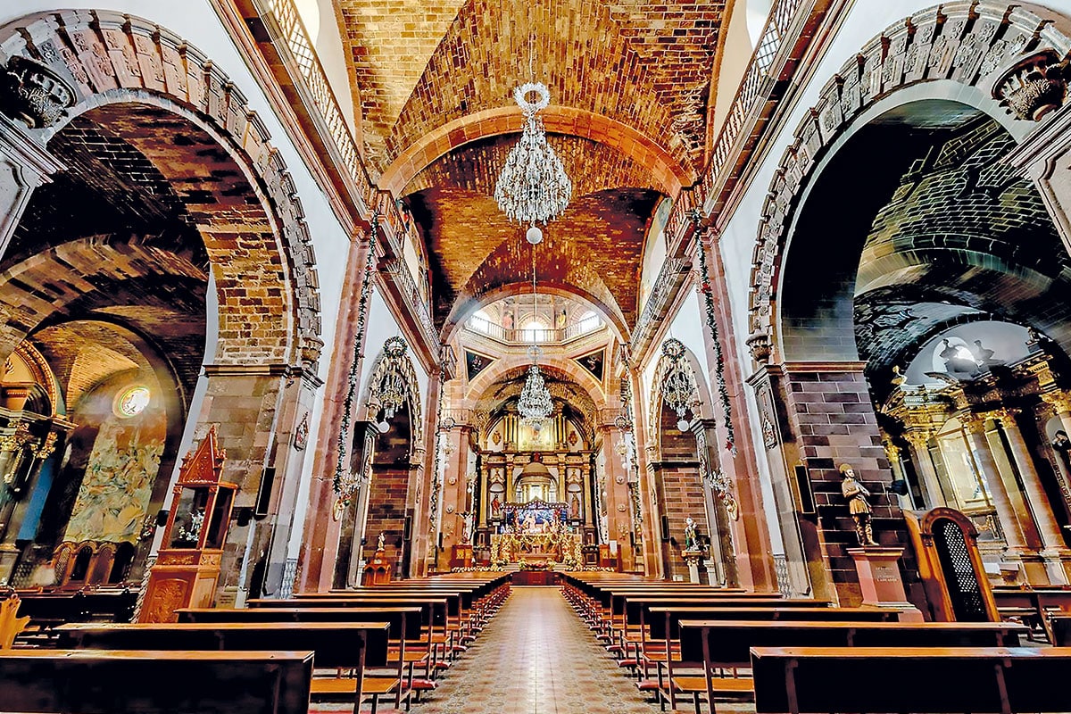 Interior de la Parroquia de San Miguel Arcangel