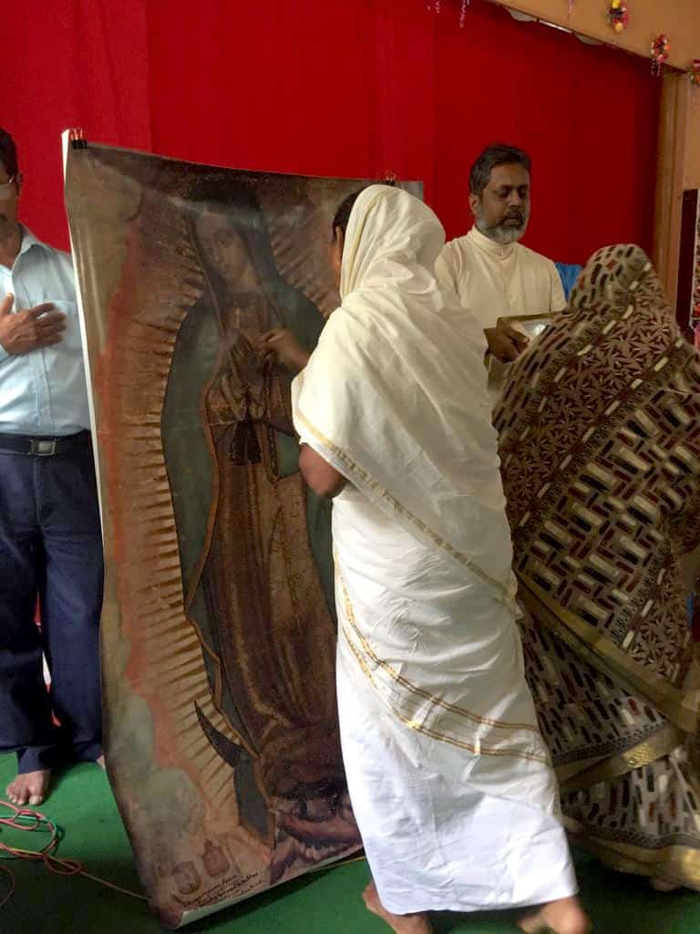 Una imagen de la Virgen de Guadalupe en la India.