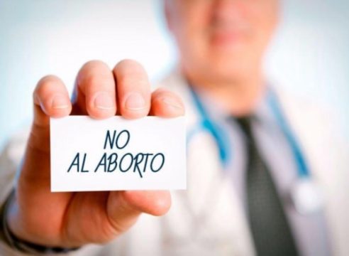 Médicos y académicos se unen en defensa de la objeción de conciencia