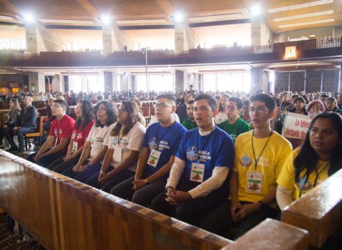 Voluntarios se reúnen para celebrar arranque de la Megamisión