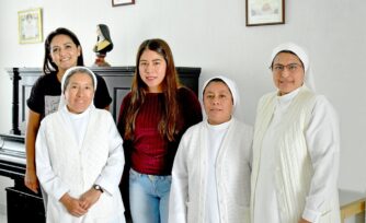 Esta comunidad ayuda a las mujeres a seguir sus estudios