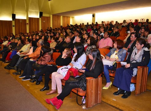 Arquidiócesis capacita a secretarias parroquiales en atención a fieles