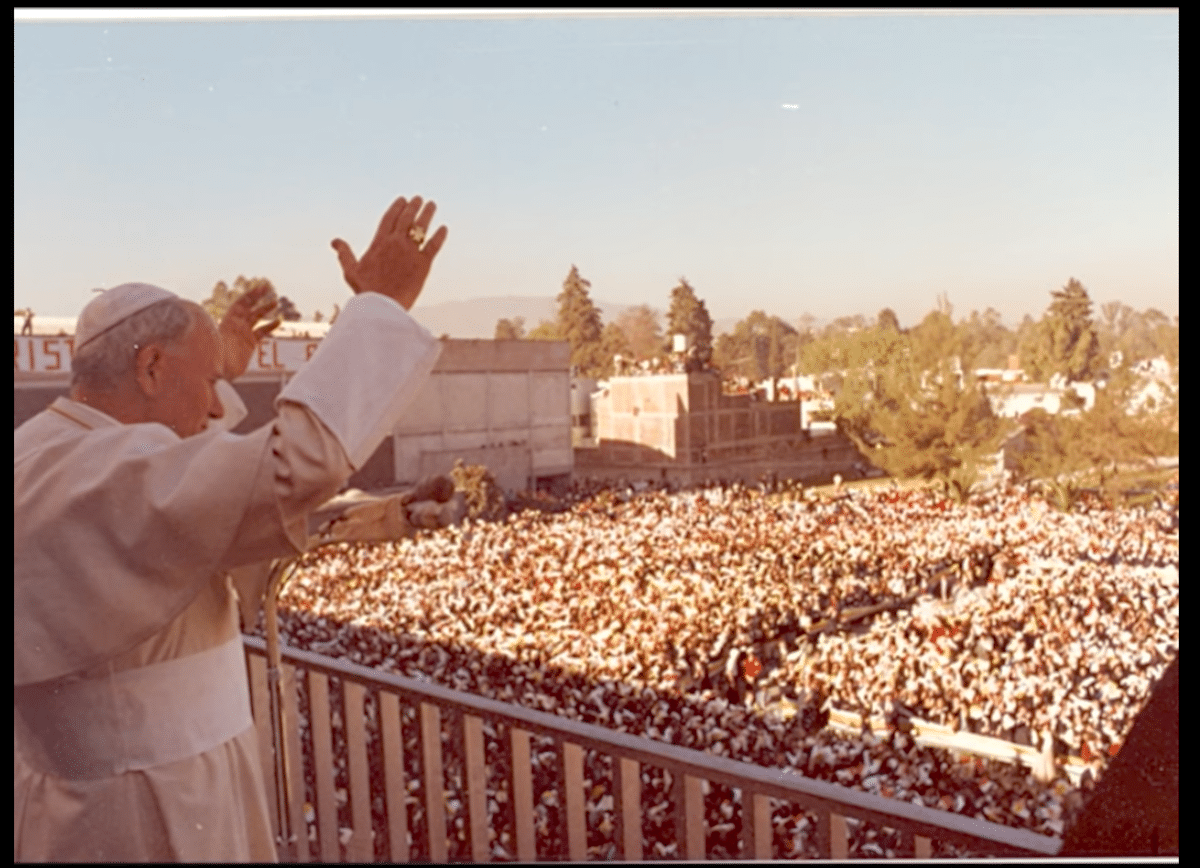 Visita de Papa Juan Pablo II al Instituto Miguel Ángel, en la Ciudad de México, el 30 de enero de 1979.