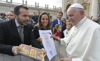 El día que el Papa Francisco conoció Desde la fe… ¡y le gustó!