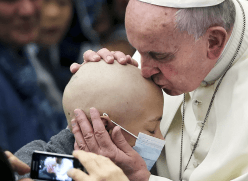 El Papa Francisco nos pide orar por los niños enfermos de cáncer