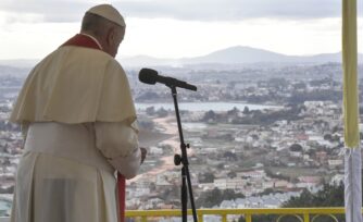 Si la Iglesia guardara silencio