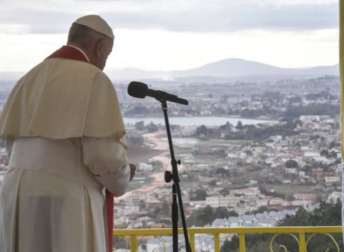 Si la Iglesia guardara silencio