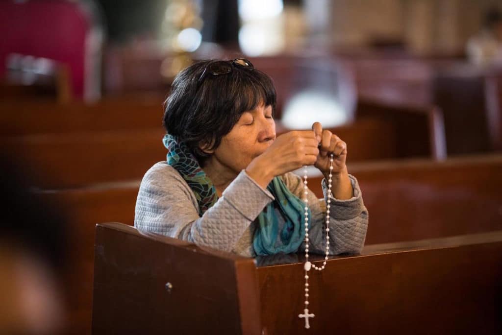 Vale la pena rezar el Rosario, porque María así lo ha solicitado, y ha prometido grandes bendiciones a quien responda a su amoroso llamado. Foto: María Langarica