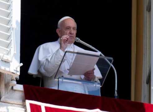 Papa: “Dios condena el pecado, pero trata de salvar al pecador”