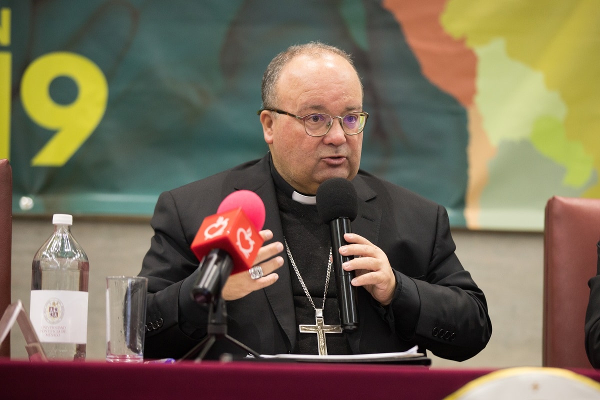 Mons. Charles Scicluna en la Universidad Pontificia. Foto: María Langarica.