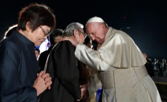 Nunca más una bomba atómica: Francisco en Hiroshima y Nagasaki