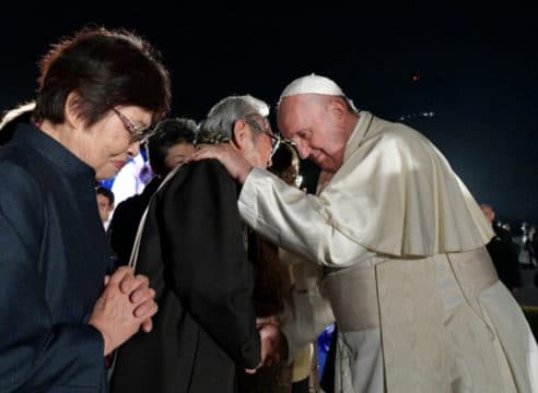 Nunca más una bomba atómica: Francisco en Hiroshima y Nagasaki