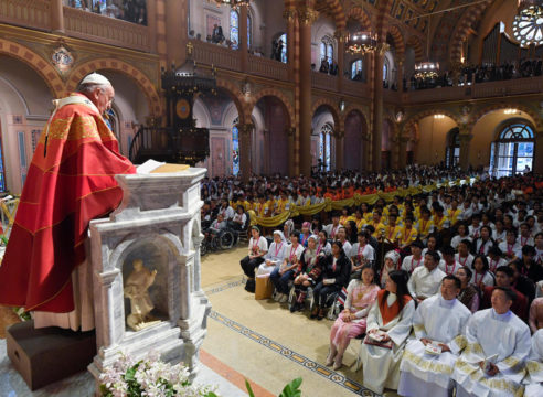 El Papa en Tailandia: Jóvenes, no teman al futuro, el Señor los espera