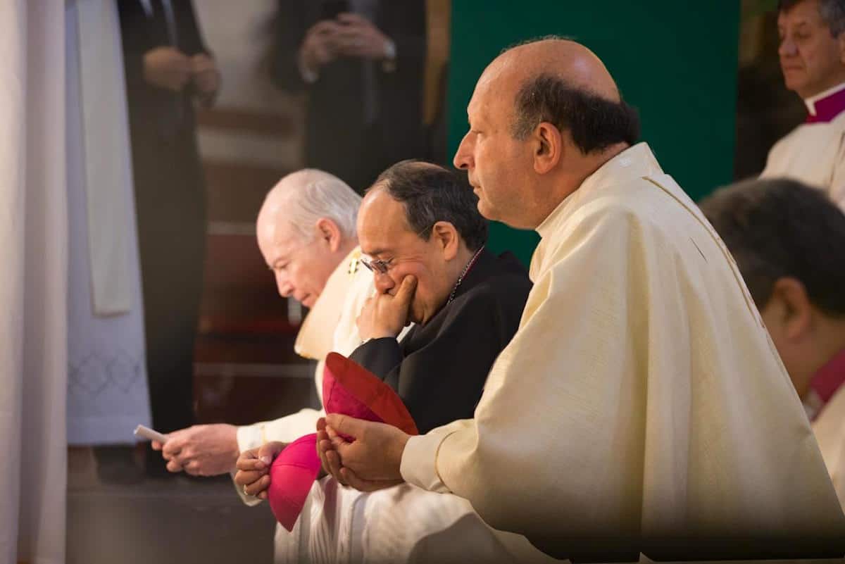 El Nuncio Apostólico, Franco Coppola; Monseñor Adolfo Miguel Castaño, Obispo de Azcapotzalco; y el Cardenal Carlos Aguiar Retes, Arzobispo de México. Foto: María Langarica