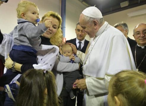 El Papa a Cáritas: Todos somos iguales, vulnerables y amados por Dios