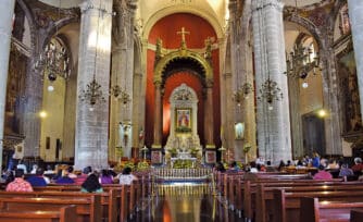 En la antigua Basílica continúan los ritos penitenciales y absoluciones