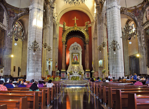 En la antigua Basílica continúan los ritos penitenciales y absoluciones