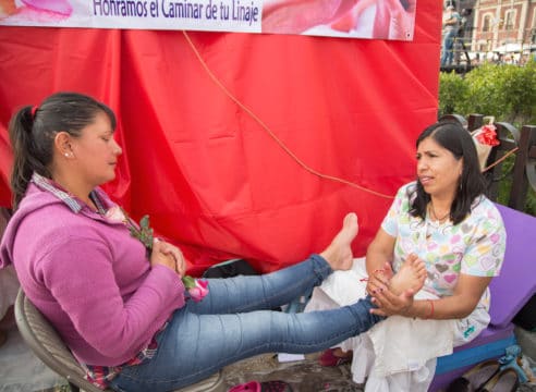 “Aliviar los pies de los peregrinos es honrar su caminar”