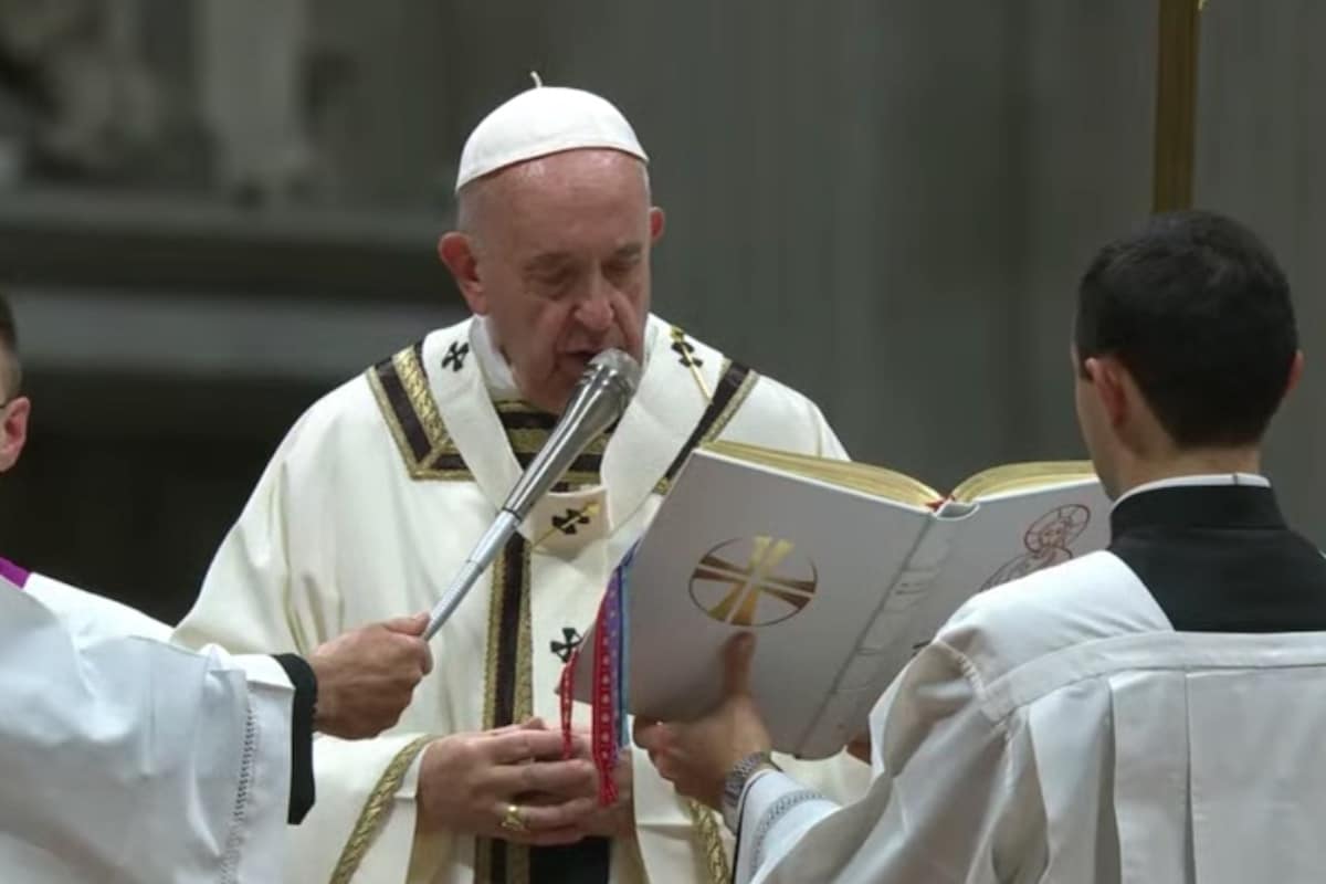 El Papa Francisco durante la Misa de Nochebuena. Foto: Vatican Media