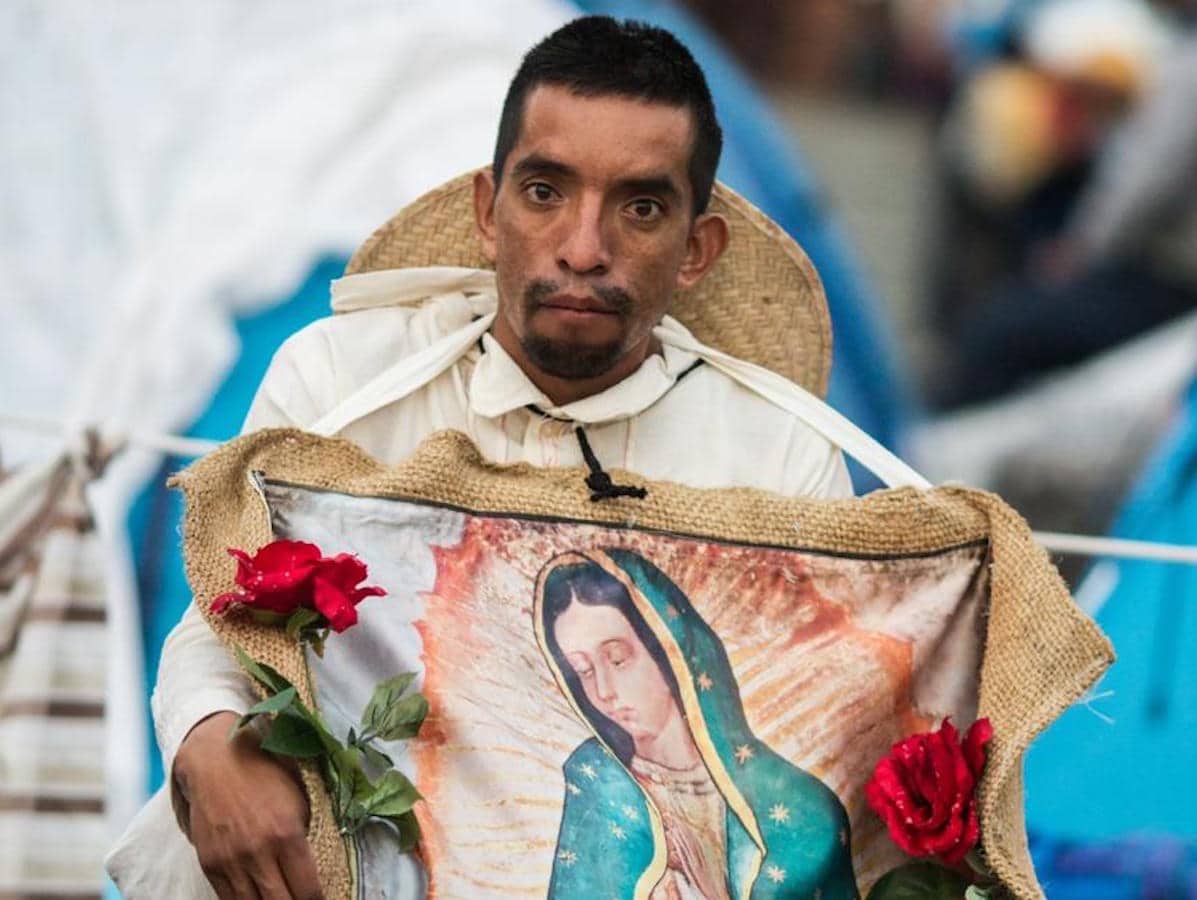 Peregrino disfrazado de San Juan Diego, el primer santo indígena de México. Foto: María Langarica