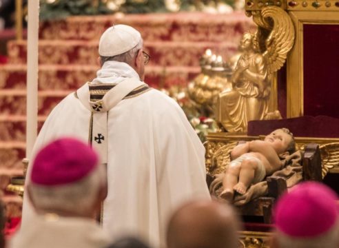 Papa: Seamos adoradores y, como los Magos, experimentaremos alegría