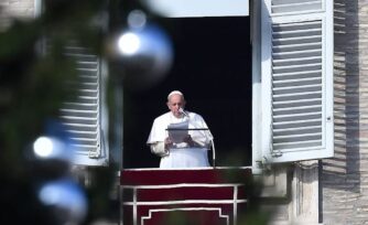 Papa Francisco: La violencia es derrotada por el amor