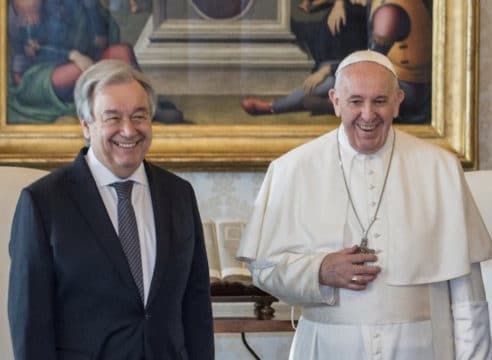 El Papa y el secretario de la ONU llaman a proteger la dignidad humana