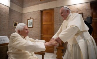 El Papa Francisco a Benedicto XVI: “Gracias, querido padre y hermano”